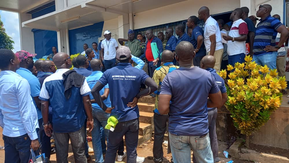 AEROPORT : LA REACTION DU MINISTRE DJONO AHABA S’INVITE DANS L’AFFAIRE DE LA SITUATION DU PERSONNEL DE LA SOCIETE ITHS-RCA